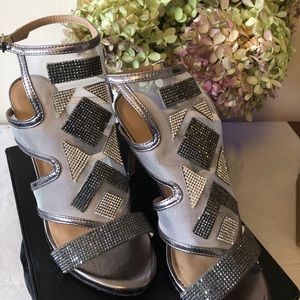 Thalia Sodi SMOKIN Silver Pewter Regalo Heels